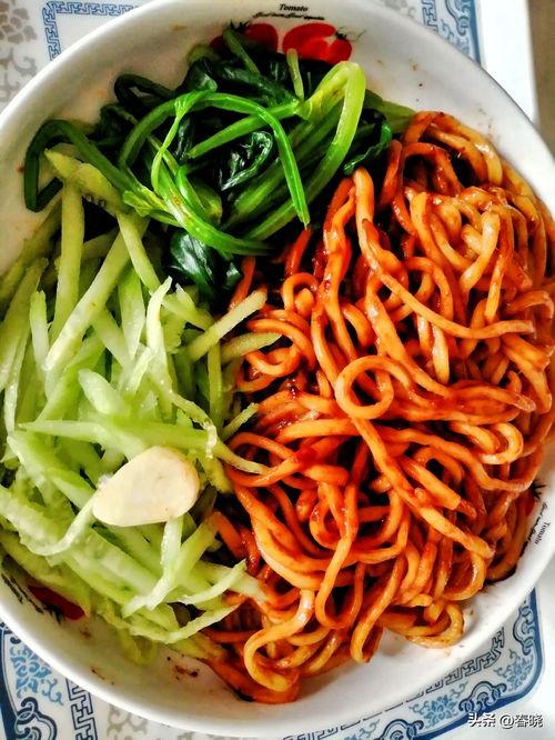 炸酱面吃瓜,揭秘传统美食背后的趣味故事
