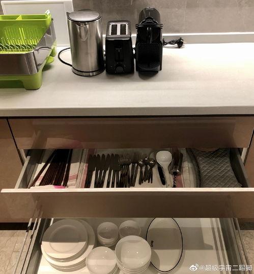 模仿者寝室吃瓜,揭秘校园里的“吃瓜”风云