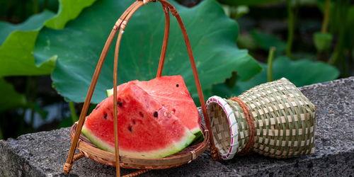 大暑时节吃瓜纳凉,纳凉解暑的夏日食趣