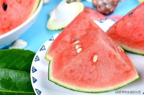 密瓜怎么吃勺子,勺子演绎的甜蜜时光