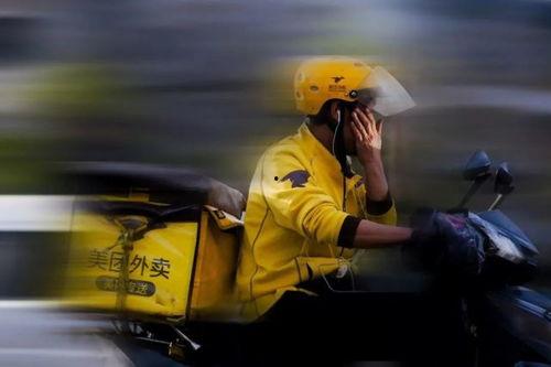 骑手在路上吃瓜,一瓜解千愁